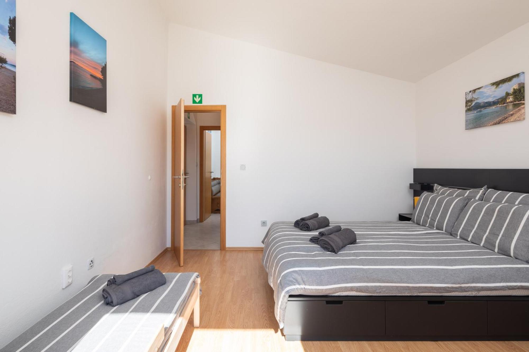 Sunshine Suites Omis Luaran gambar