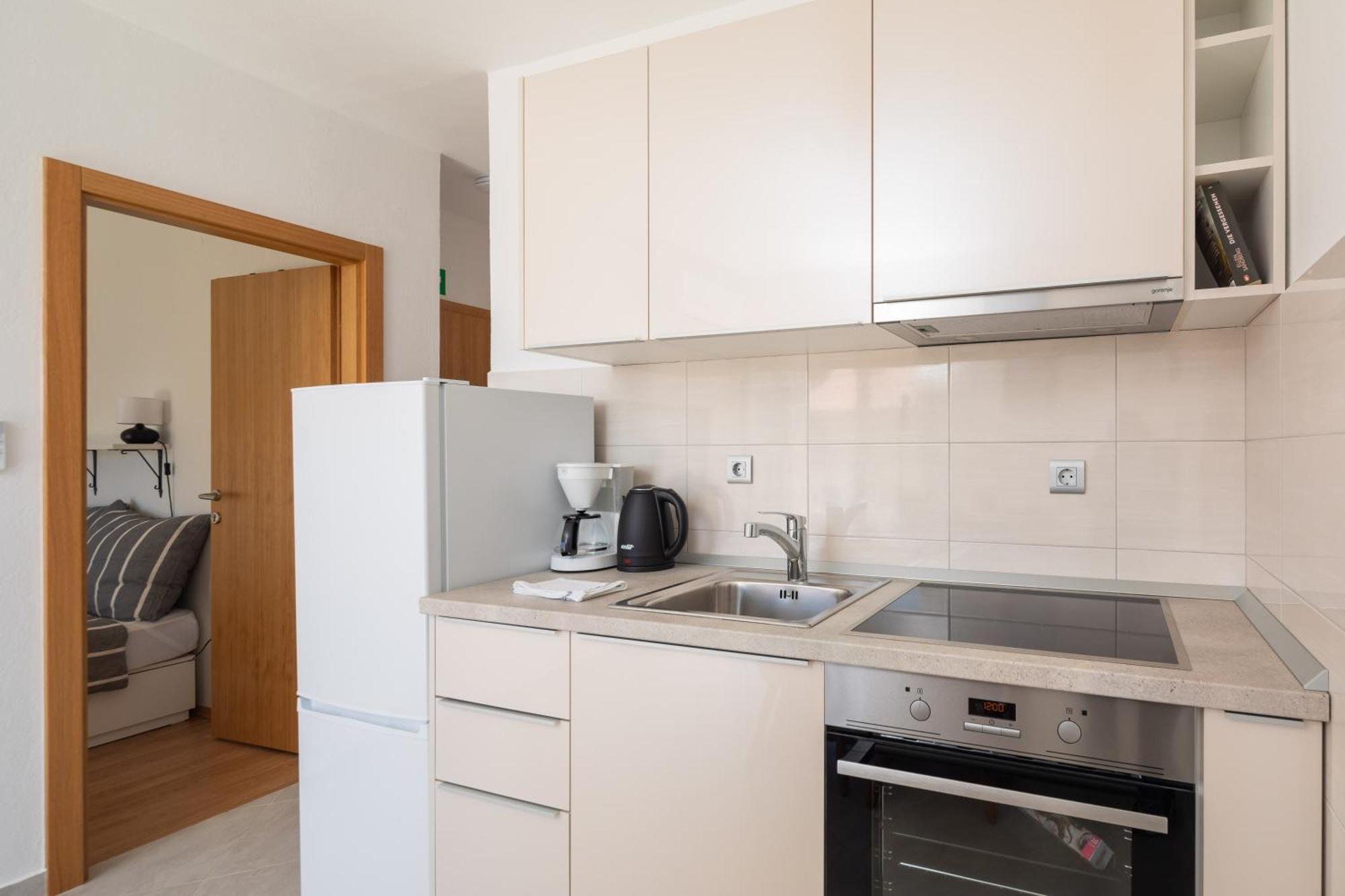 Sunshine Suites Omis Luaran gambar