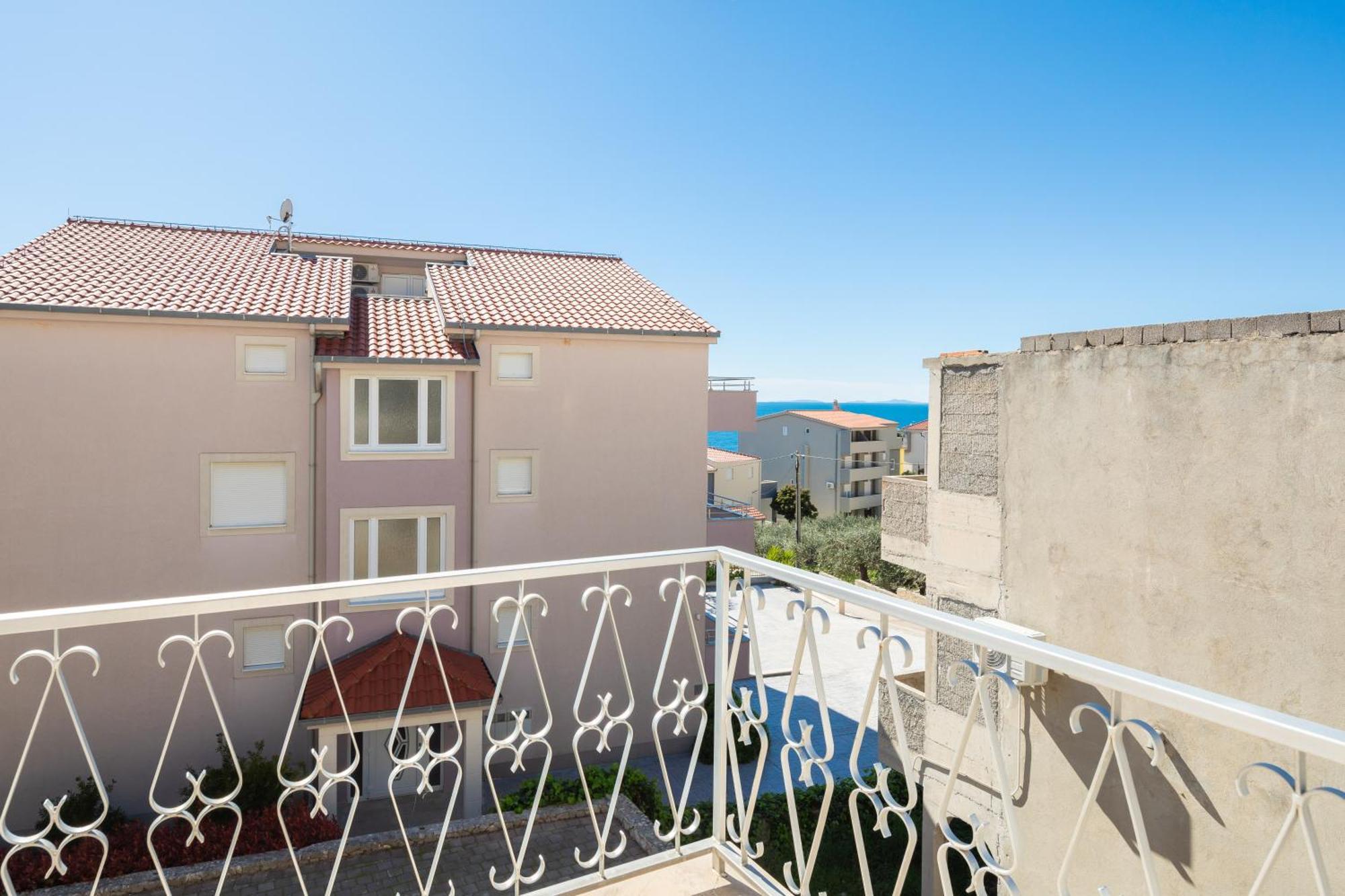 Sunshine Suites Omis Luaran gambar