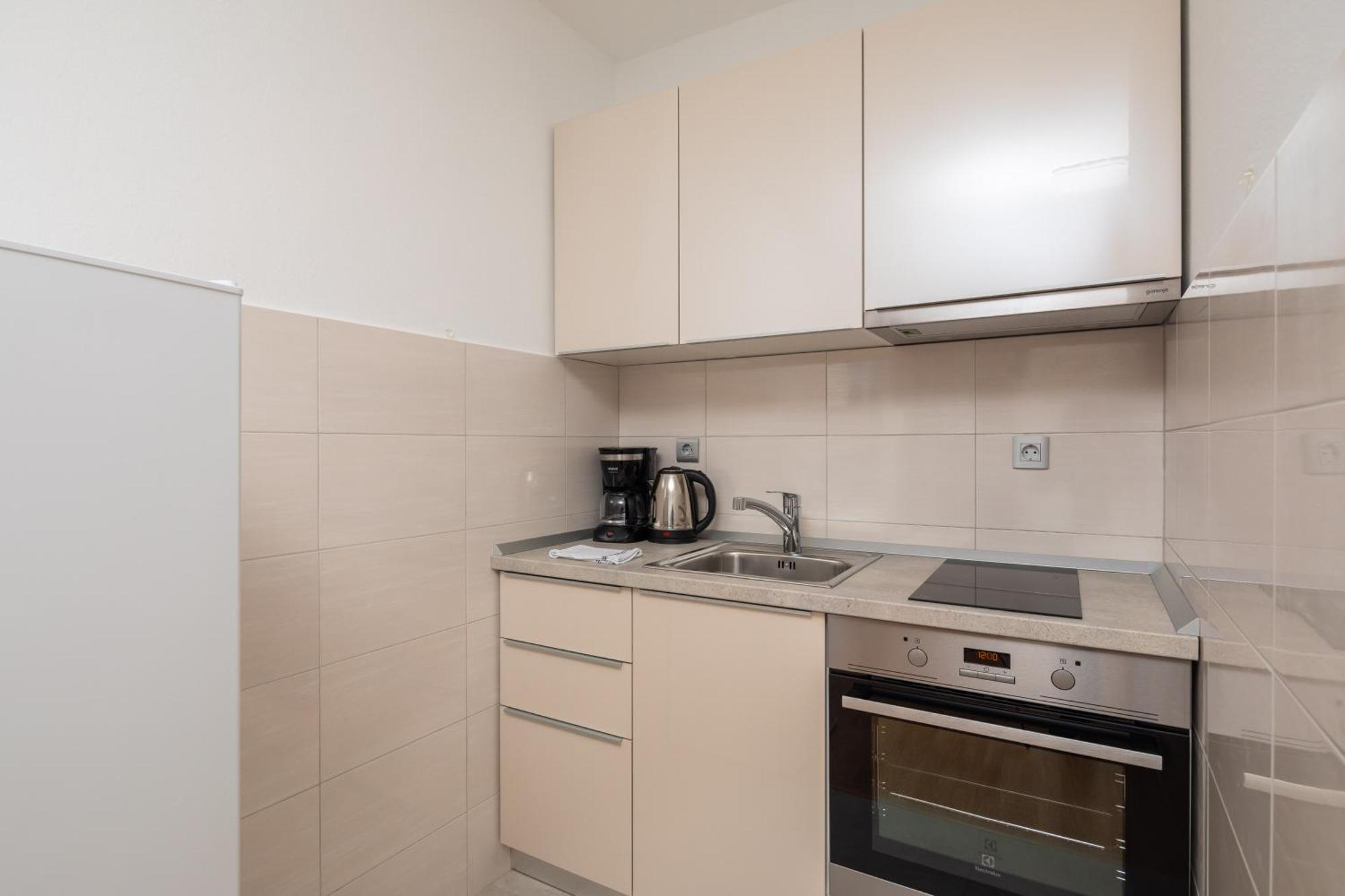Sunshine Suites Omis Luaran gambar