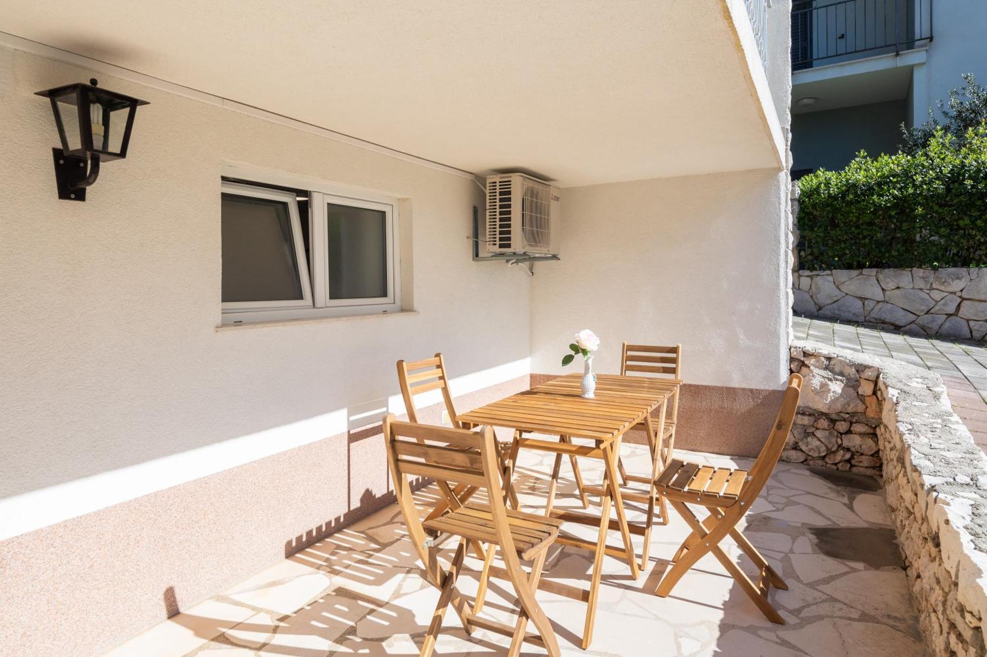 Sunshine Suites Omis Luaran gambar
