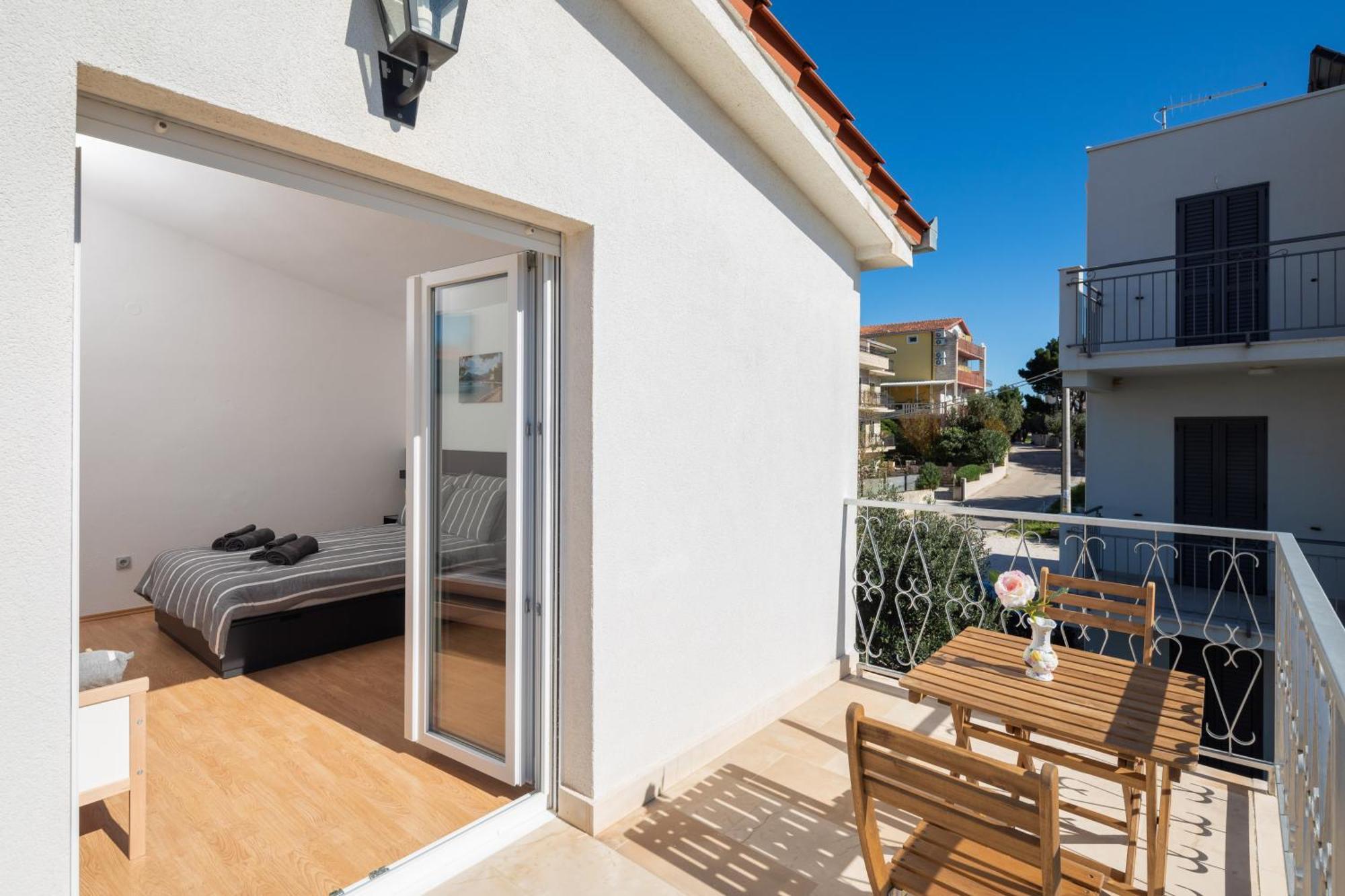 Sunshine Suites Omis Luaran gambar