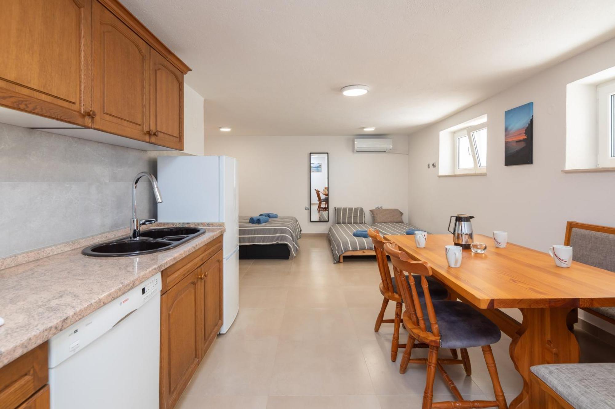 Sunshine Suites Omis Luaran gambar