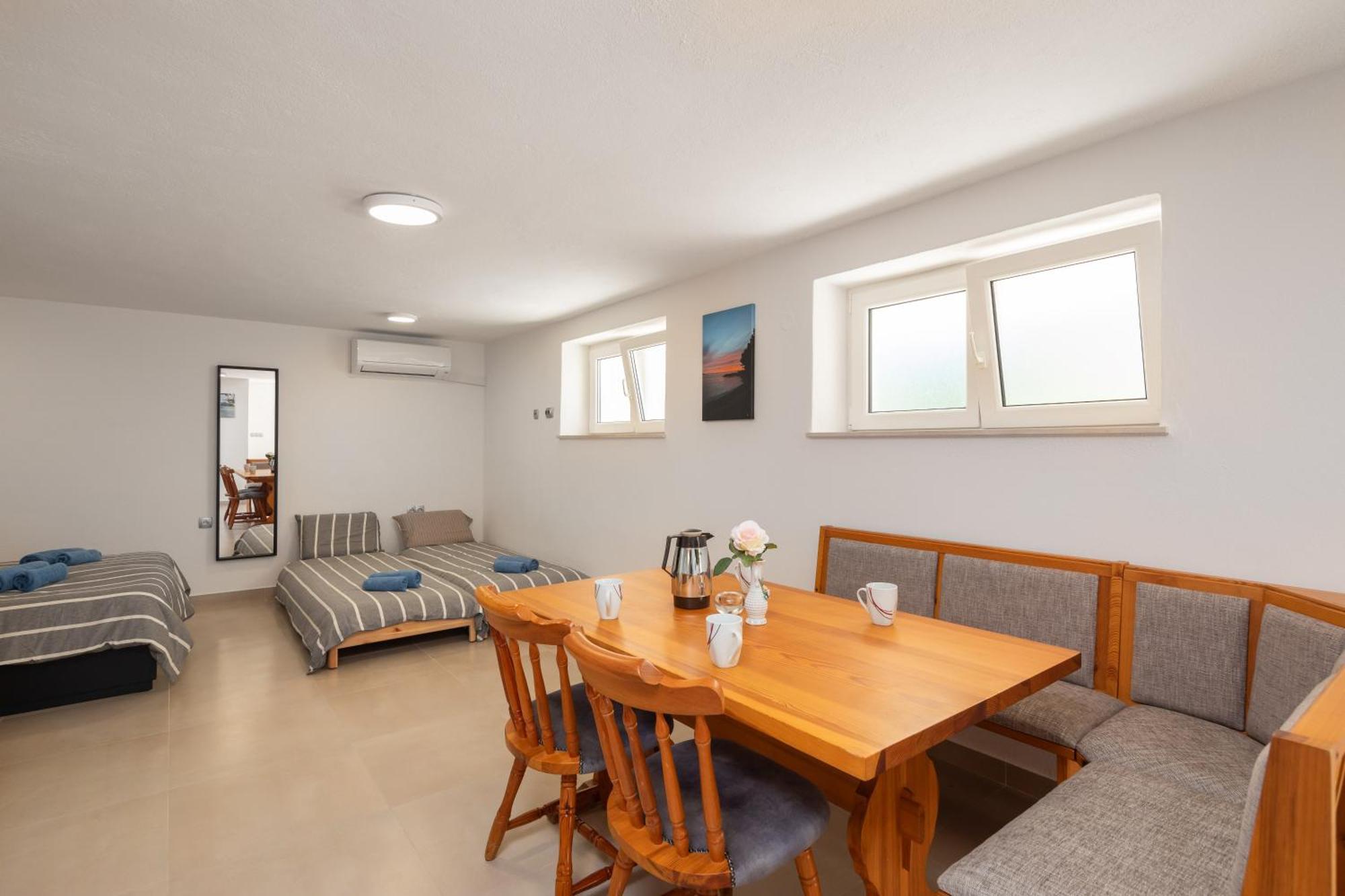 Sunshine Suites Omis Luaran gambar