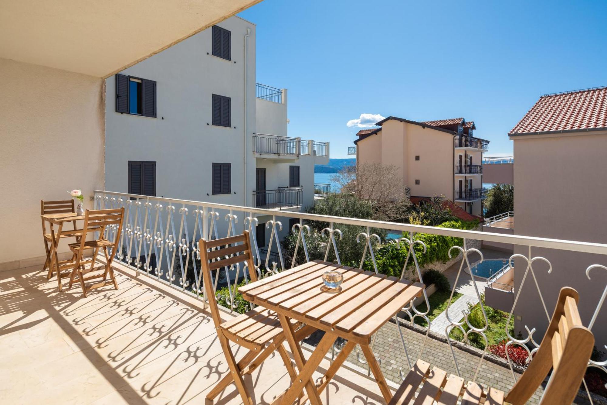 Sunshine Suites Omis Luaran gambar