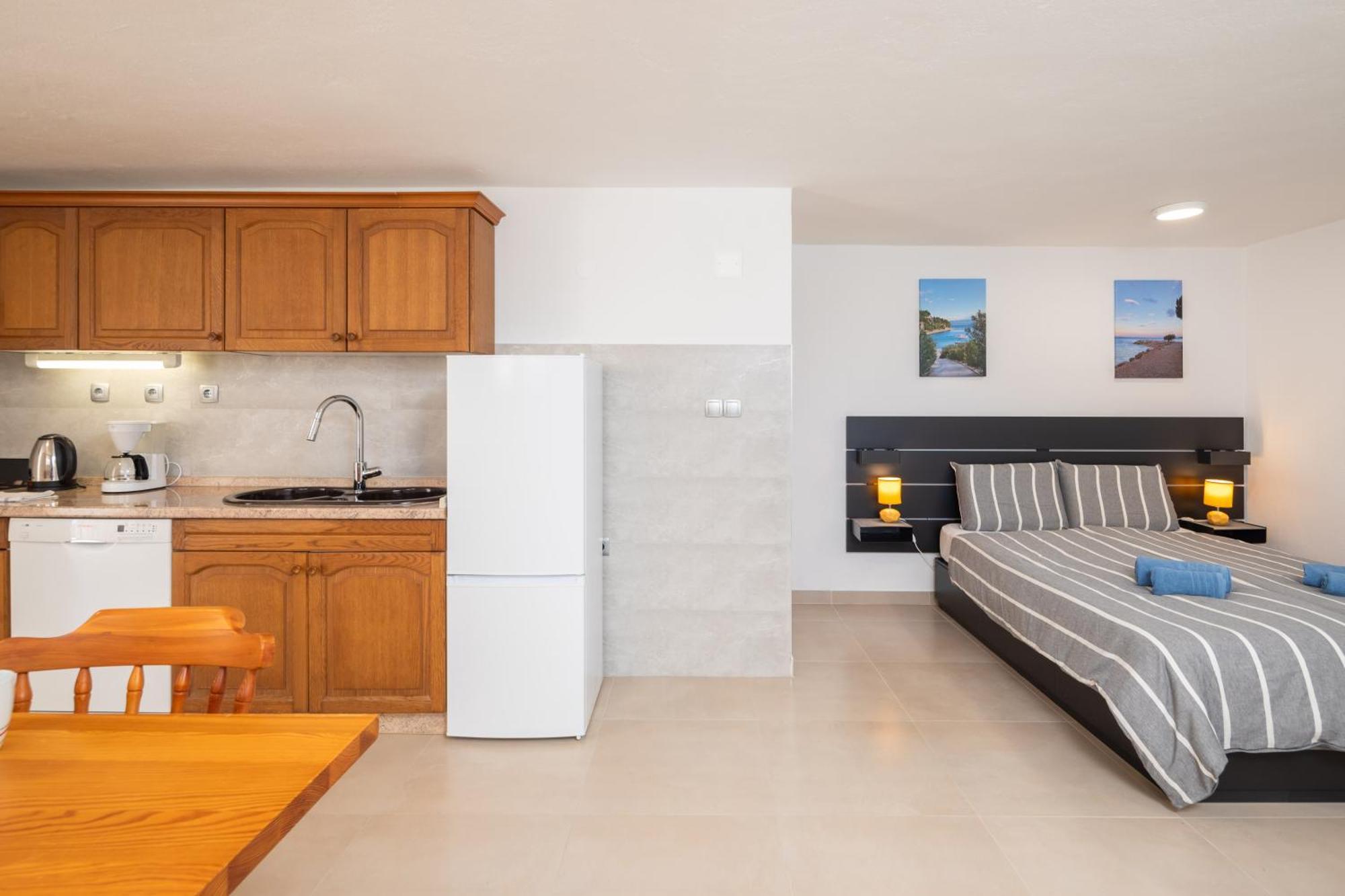Sunshine Suites Omis Luaran gambar