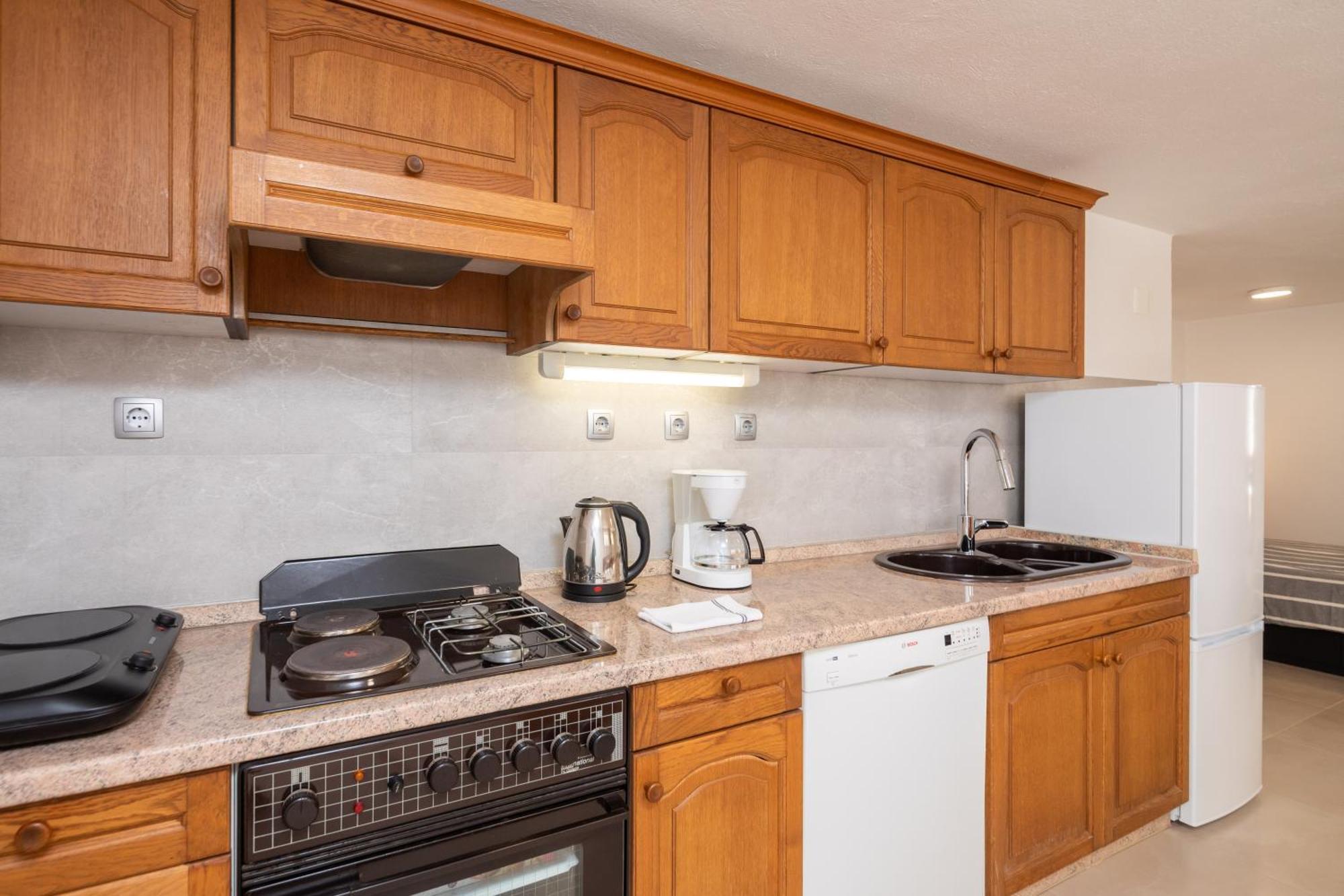 Sunshine Suites Omis Luaran gambar
