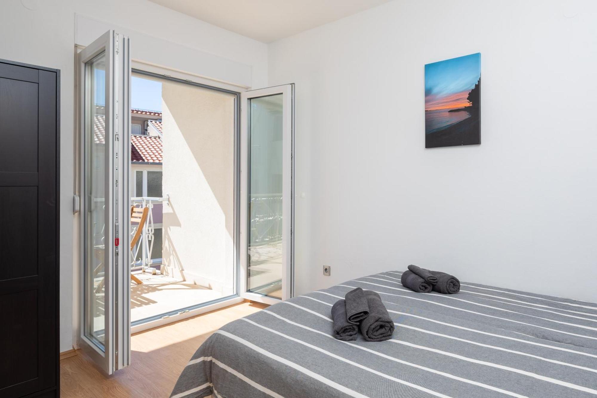 Sunshine Suites Omis Luaran gambar