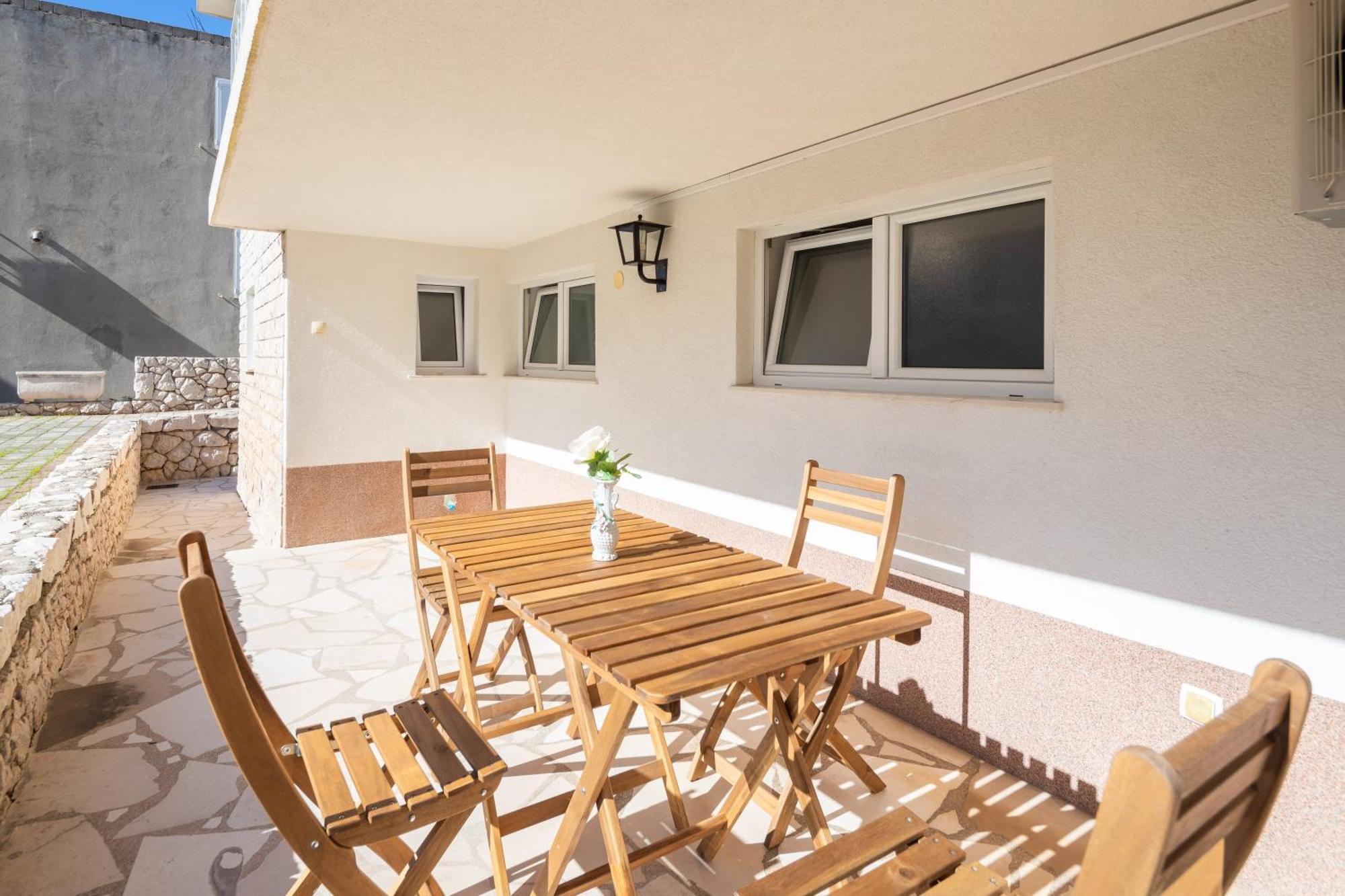 Sunshine Suites Omis Luaran gambar