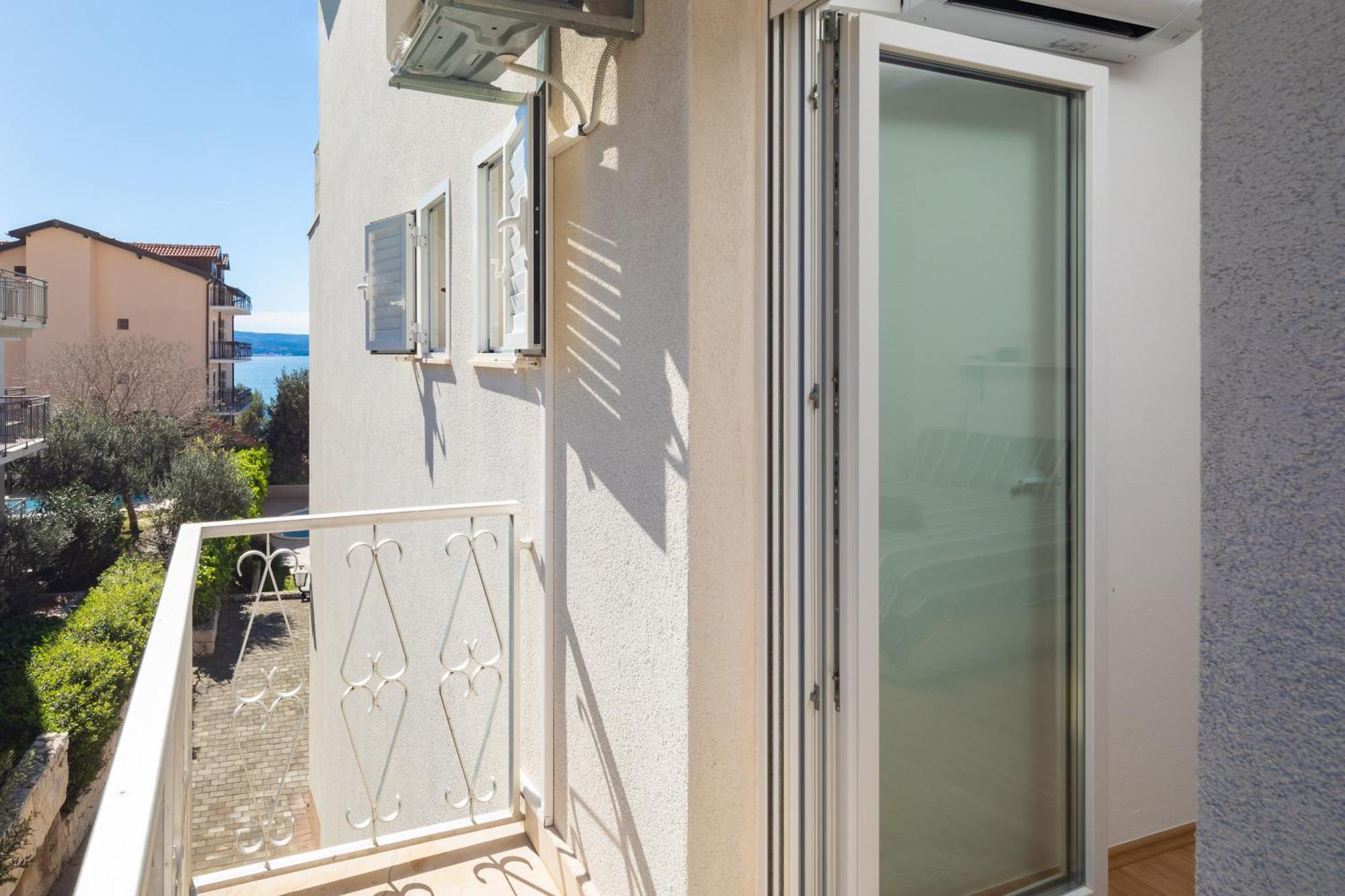 Sunshine Suites Omis Luaran gambar