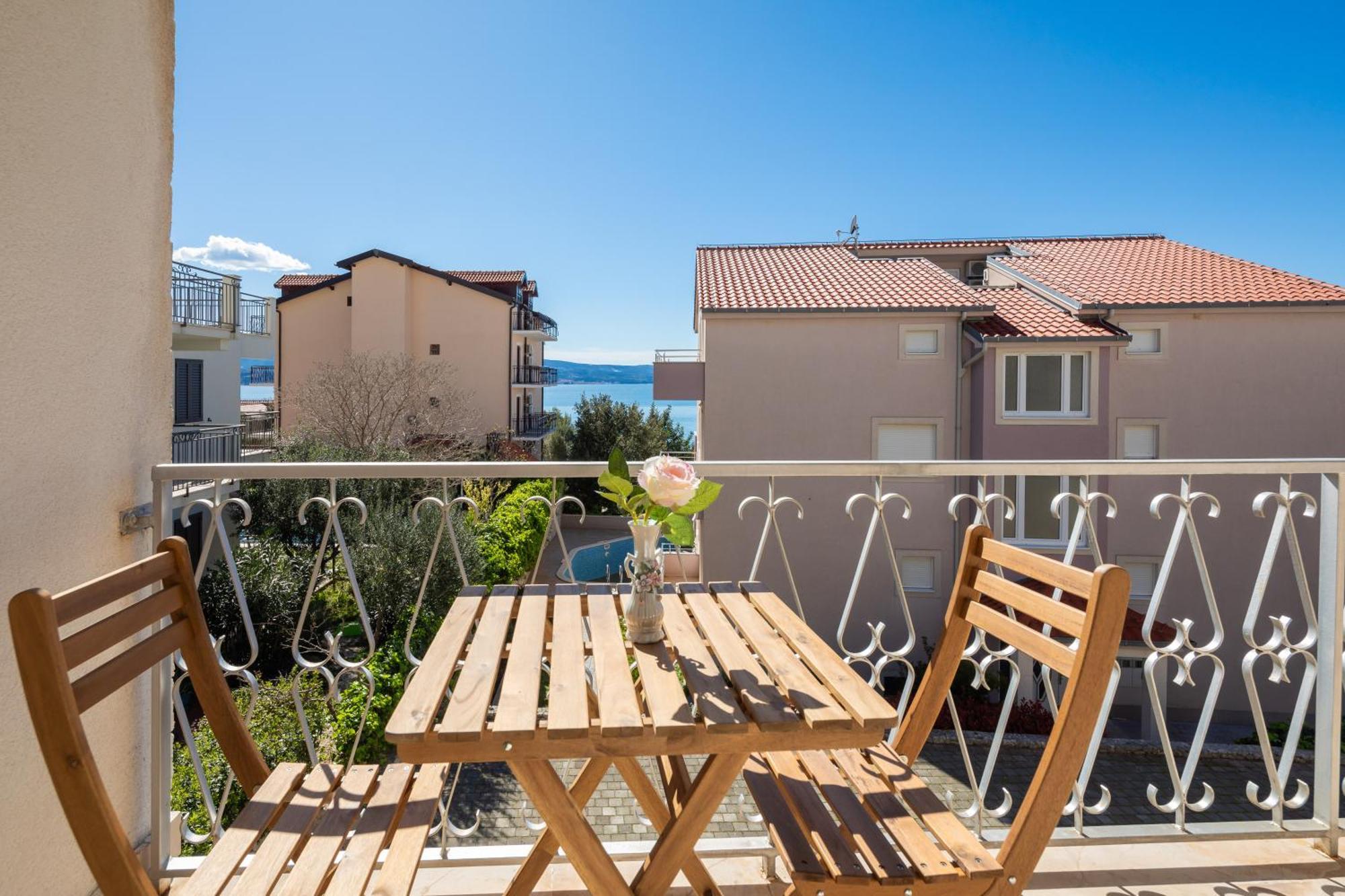 Sunshine Suites Omis Luaran gambar